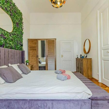 Luxury Apartment By The Famous Vaci Street Будапеща Екстериор снимка