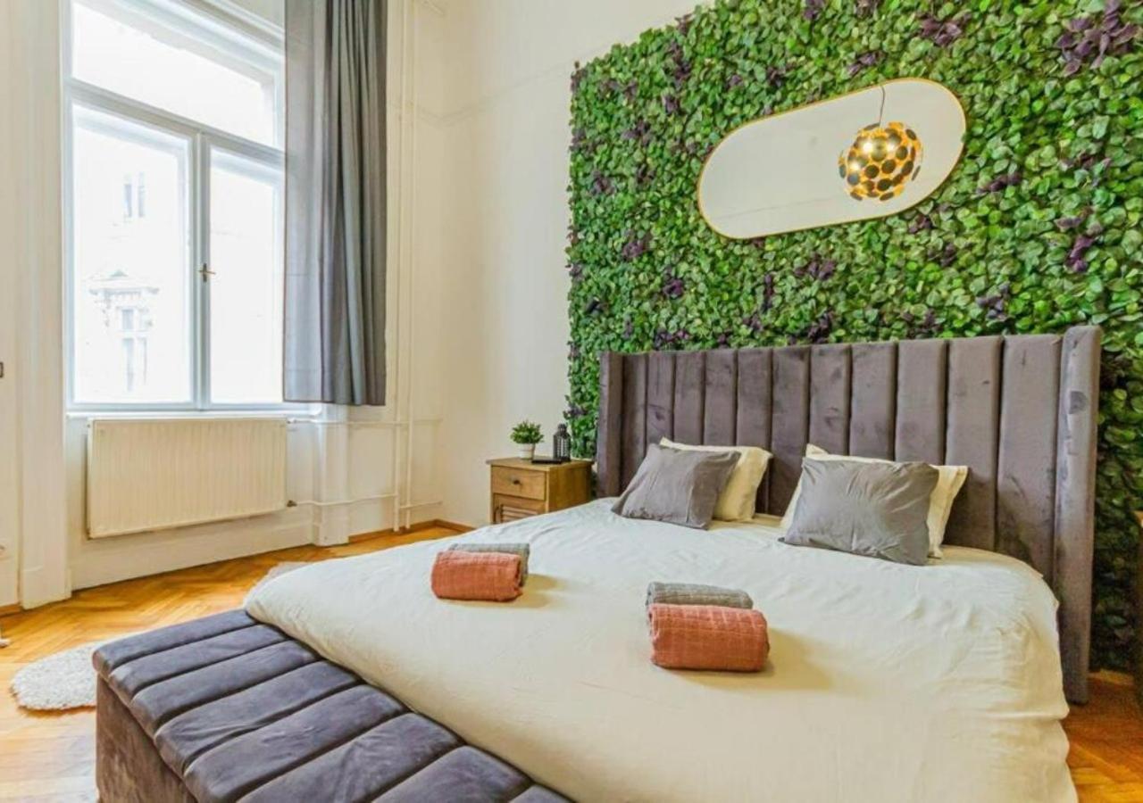 Luxury Apartment By The Famous Vaci Street Будапеща Екстериор снимка
