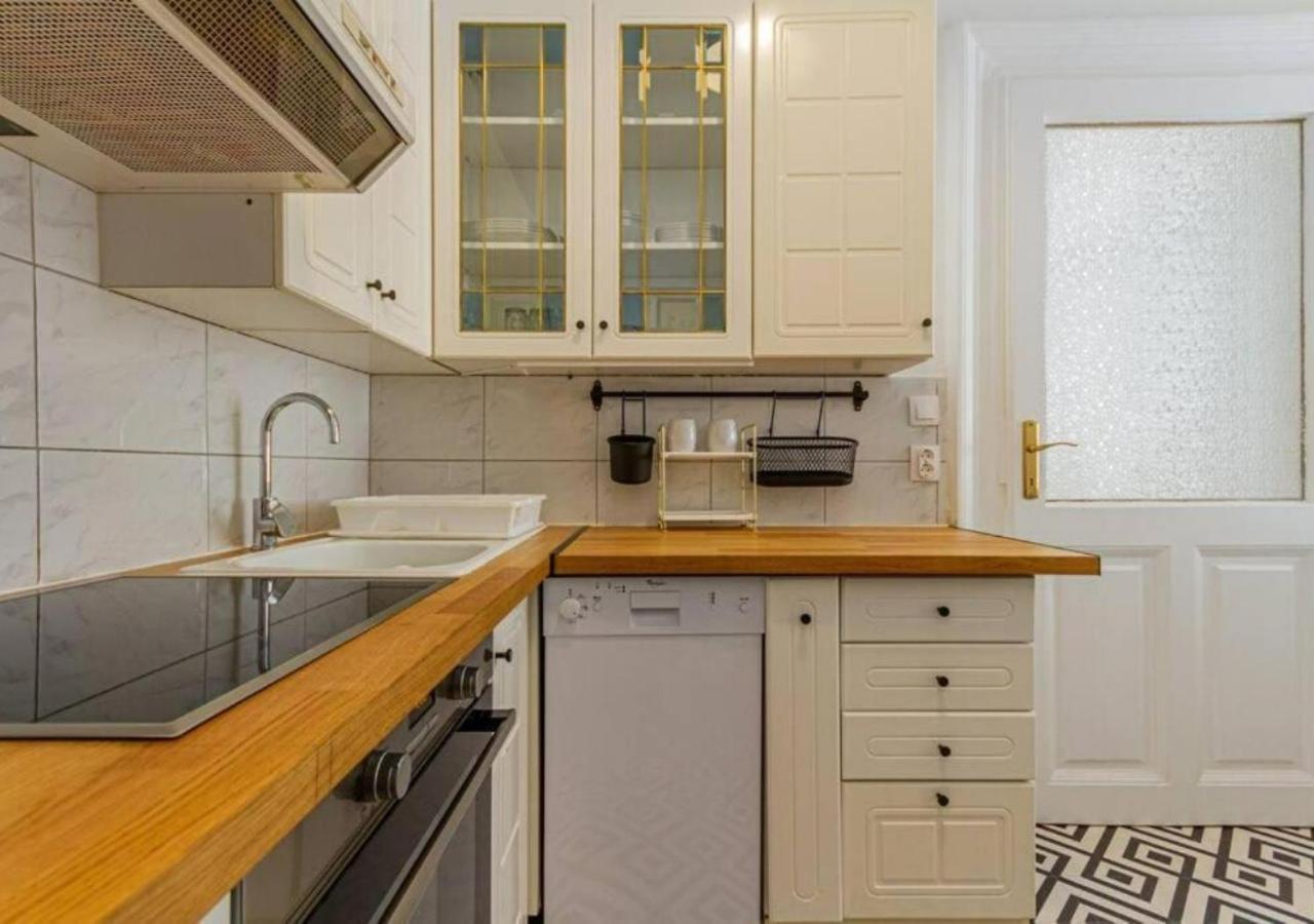 Luxury Apartment By The Famous Vaci Street Будапеща Екстериор снимка