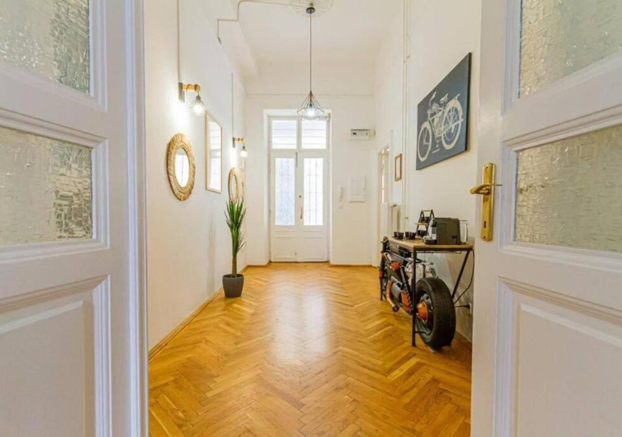 Luxury Apartment By The Famous Vaci Street Будапеща Екстериор снимка